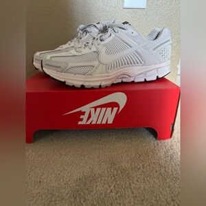 Nike Vomero 5 Shoes
